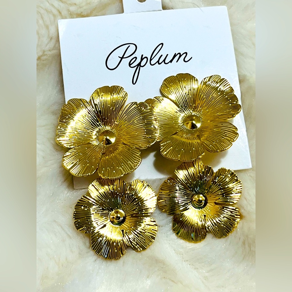 NWT Peolum gold tone double flower earrings